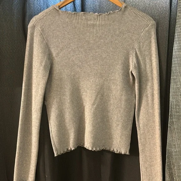 LUSH brand ribbed super soft heather grey top with accent tie - Picture 3 of 3